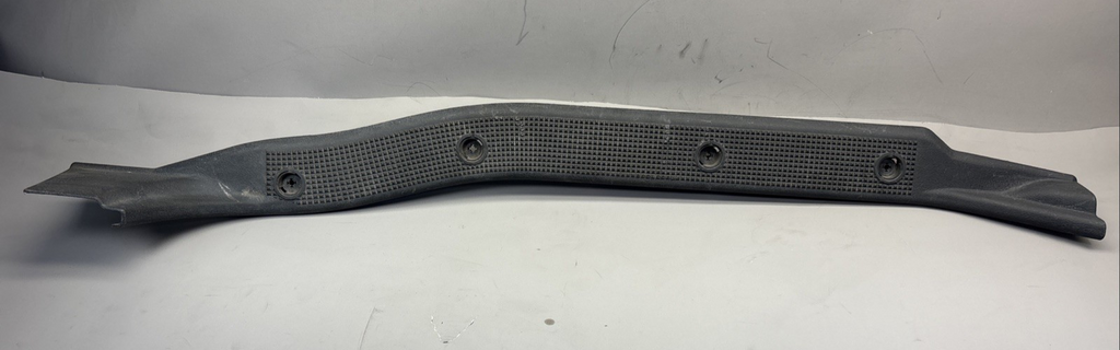 2003-2018 VOLVO VNL RIGHT PASSENGER SIDE DOOR SILL MOLDING TRIM 3176487 OEM