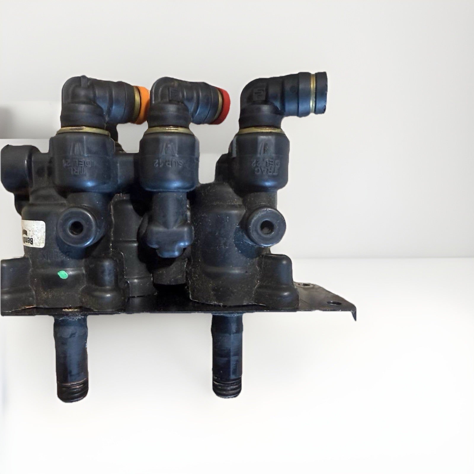2016 FREIGHTLINER BENDIX AIR BRAKE VALVE ASSEMBLY 5018303 OEM