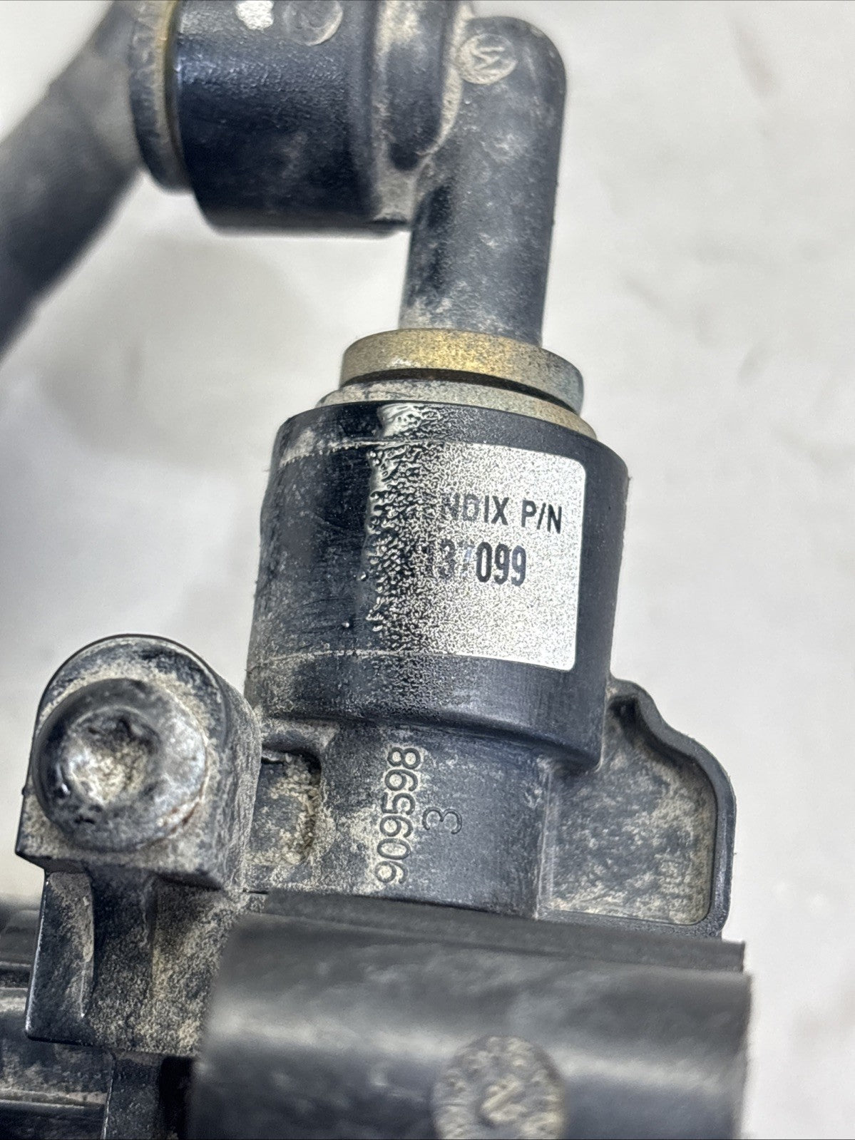 BENDIX AIR MANIFOLD SOLENOID  K052287 OEM-K137099.
