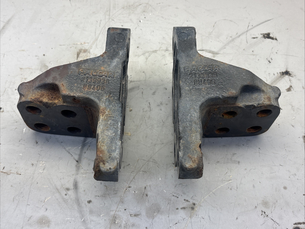 2019 PACCAR MX 13 ENGINE MOUNT PAIR 2139939 2139938
