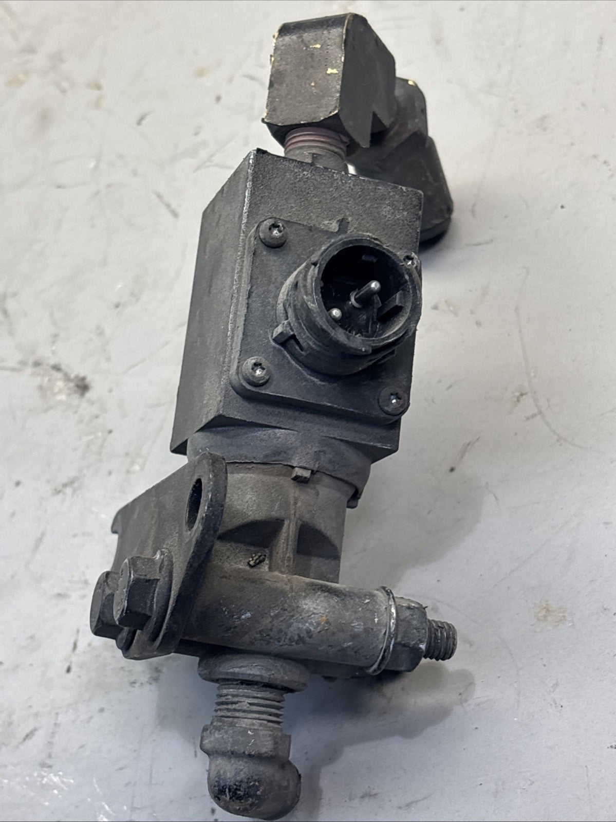 Bendix 300354 Solenoid Valve