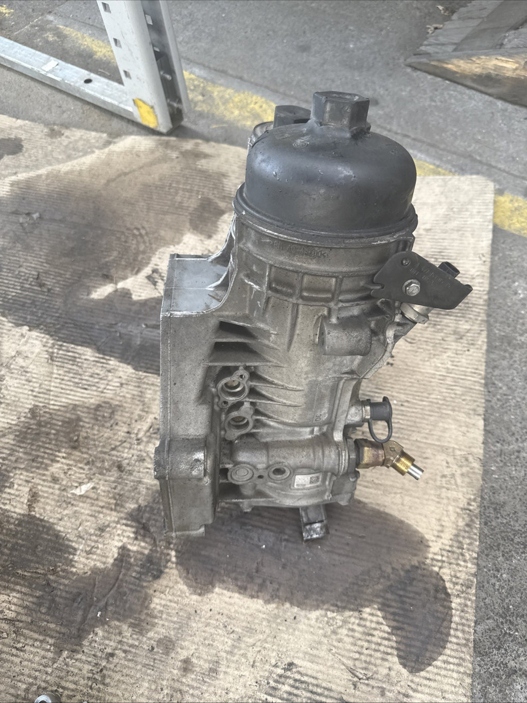 DETROIT DIESEL FUEL FILTER HOUSING A473 090 4352/001
