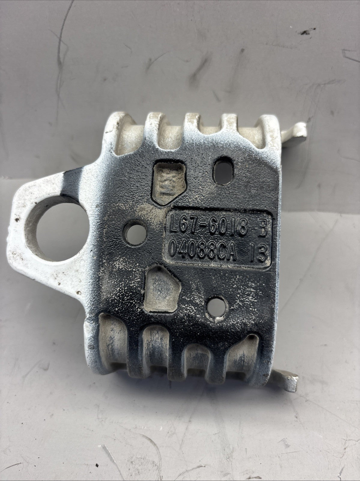 PACCAR KENWORTH PETERBILT L67-6018 SUPPORT-HOOD GUIDE 