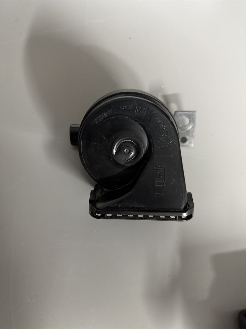 Freightliner Low Tone Horn 66-01788-002 From 2 Cascadia