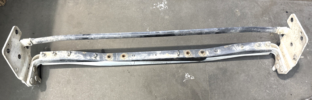 PETERBILT 587 Kenworth T680 L48-6089-002; L48-6087 HOOD BRACKET L85-6090 Paccar