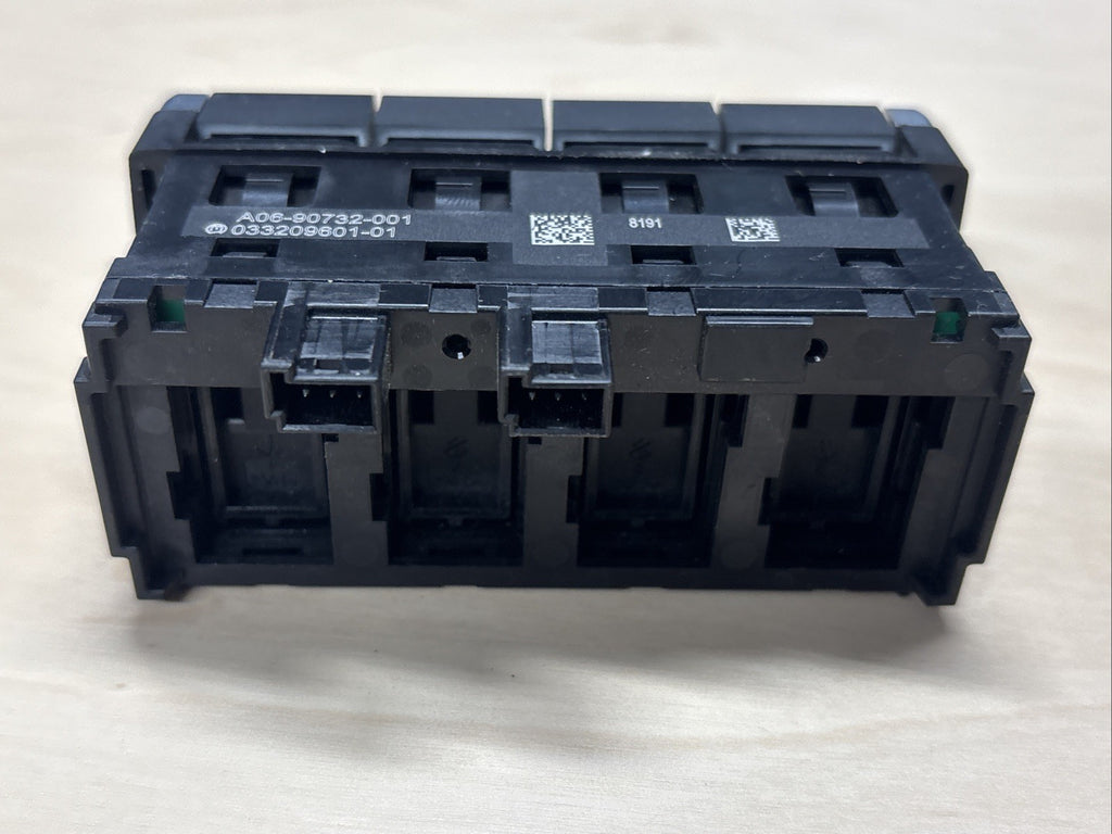 Freightliner Bunk Rocker Switch Panel A06-90732-001   7438