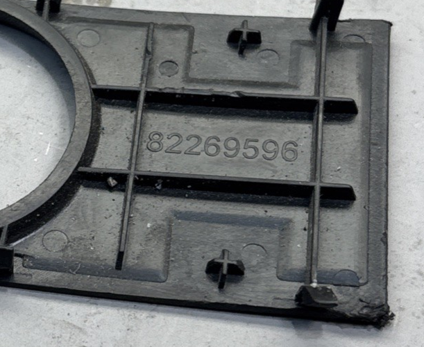 2018-2024 VOLVO VNL 860 STEERING COLUMN TRIM COVER PANEL 82269596 OEM