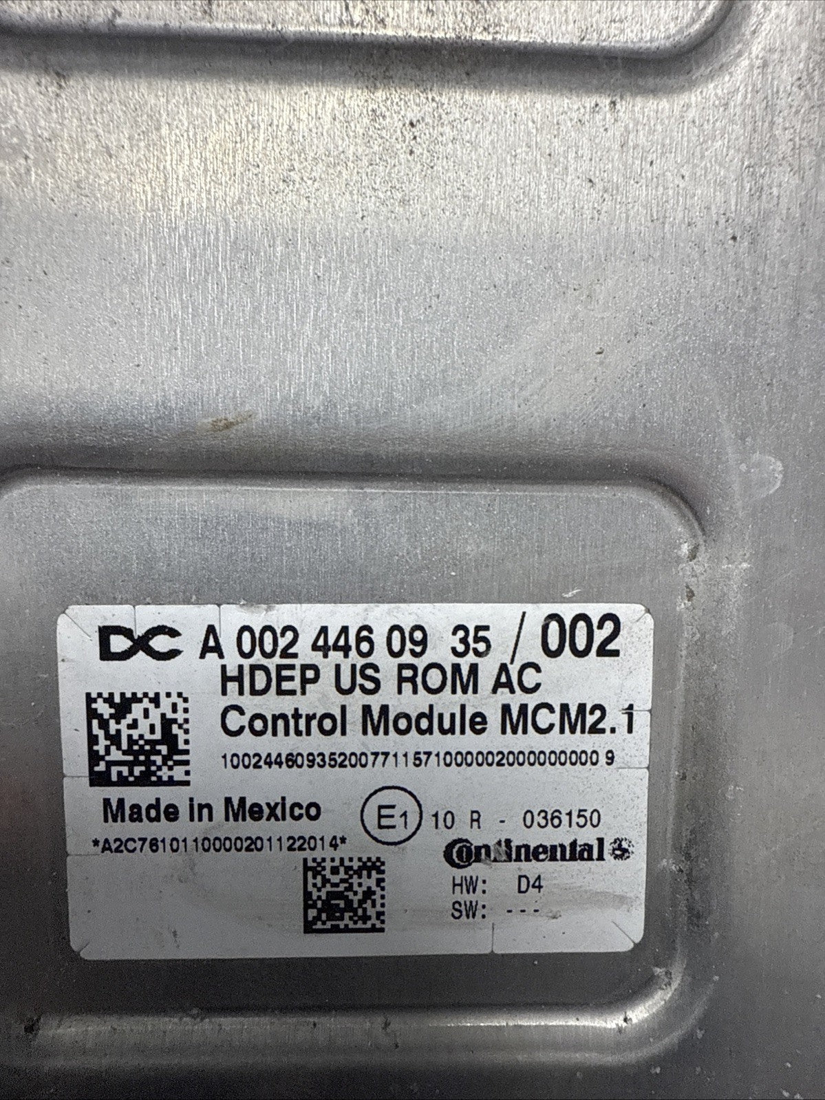 A 002 446 09 35/002 DETROIT DD15 ENGINE CONTROL MODULE ECM 3681802 has a damage
