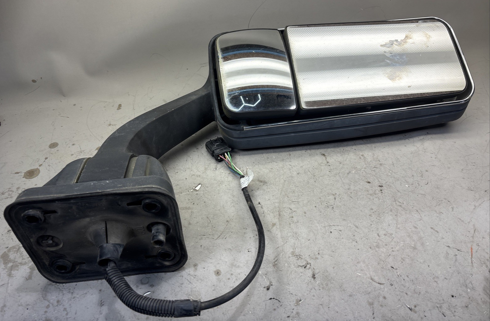 Freightliner Cascadia Driver Side Side View Mirrors A22-60713-005 Used