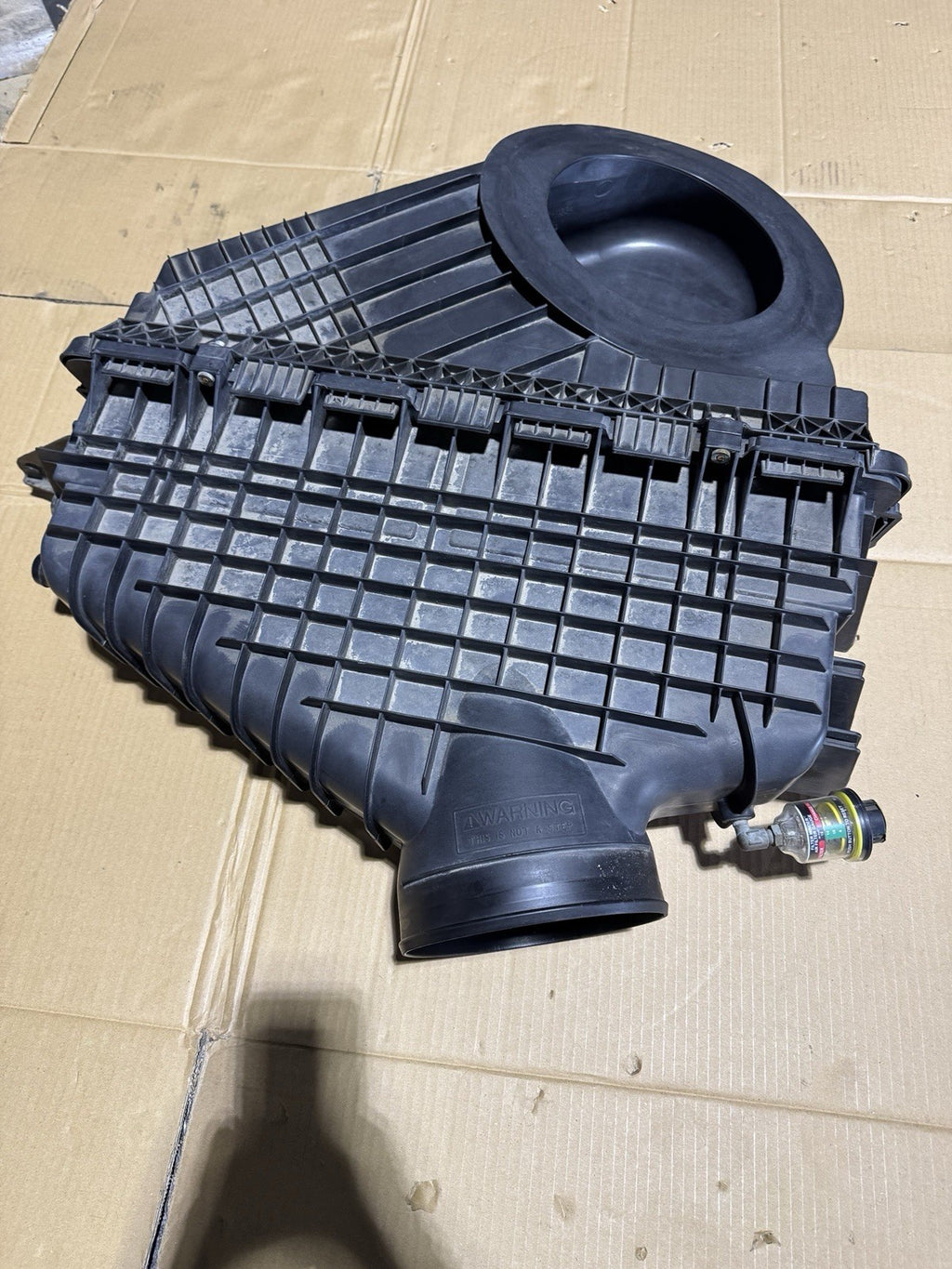 2018-2024 FREIGHTLINER CASCADIA 126 DD15 AIR INTAKE CLEANER FILTER HOUSING OEM