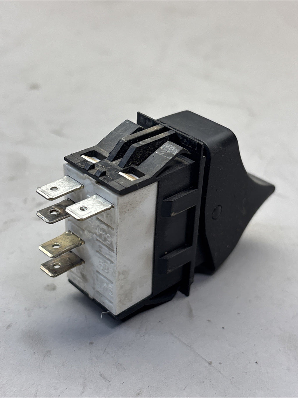 KENWORTH Sleeper Bunk Dome Light Rocker Switch P27-1173-014