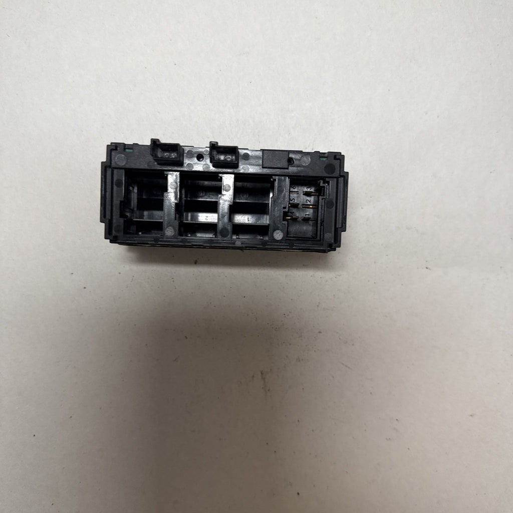 Freightliner Rocker Switch Panel A06-90732-000 SLPR MUTE