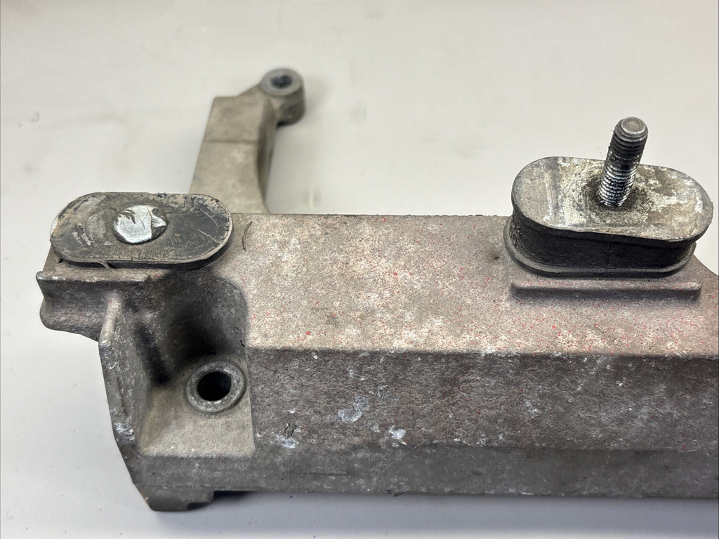 18-23 FREIGHTLINER CASCADIA DETROIT DIESEL SUPPORT BRACKET 44-162-355-0550 OEM