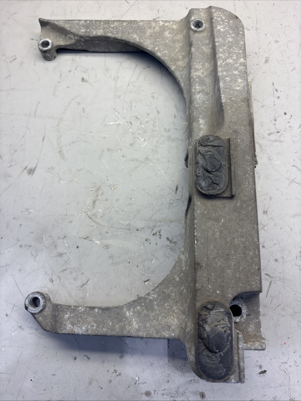 Detroit Diesel DD15 Engine Bracket A4720900041
