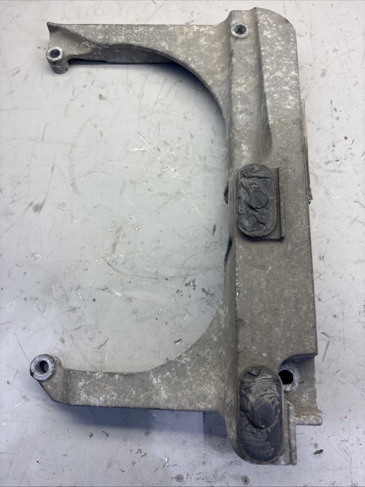 Detroit Diesel DD15 Engine Bracket A4720900041