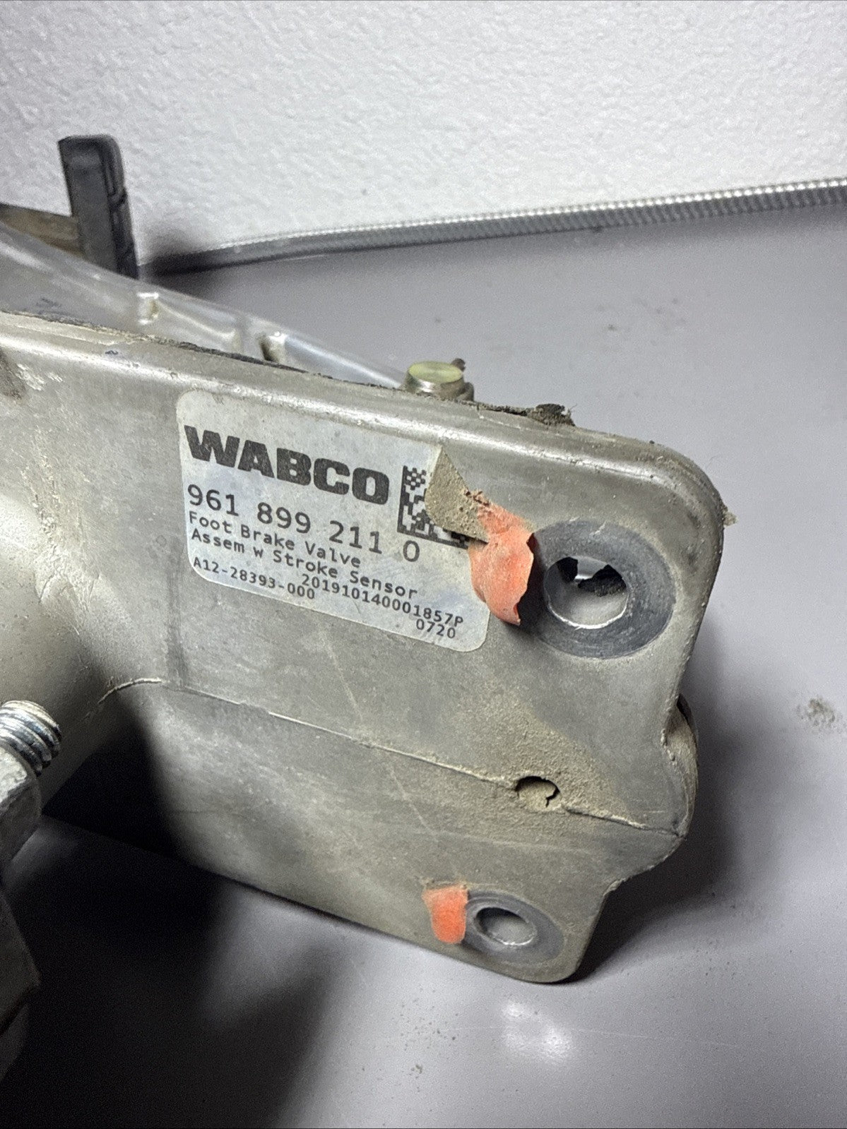2018-2024 FREIGHTLINER CASCADIA FOOT BRAKE PEDAL W/ VALVE WABCO OEM