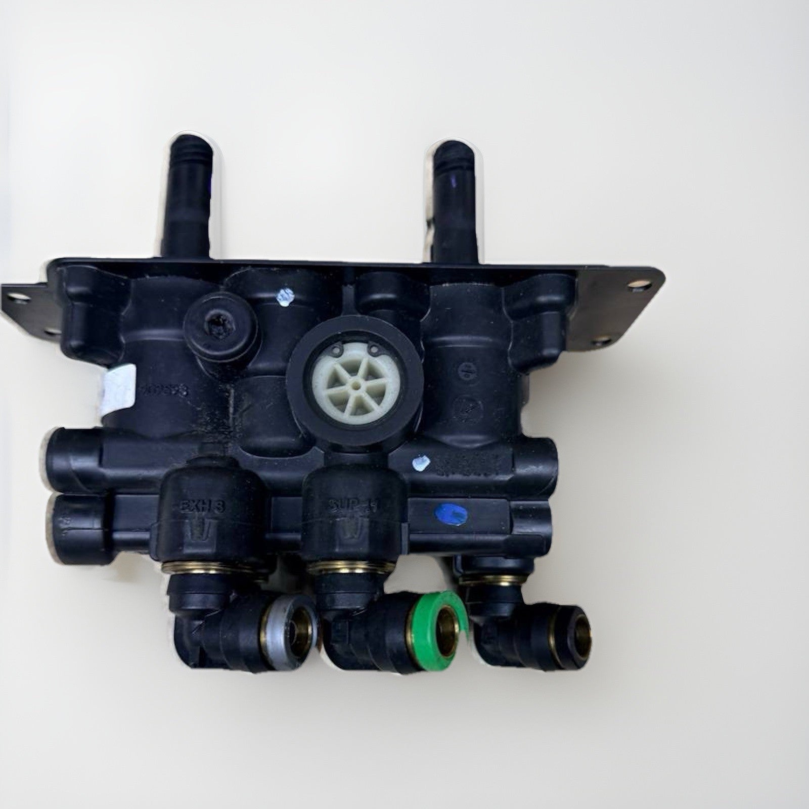 2018-2024  Freightliner CASCADIA Bendix Air Brake Valve 5018303