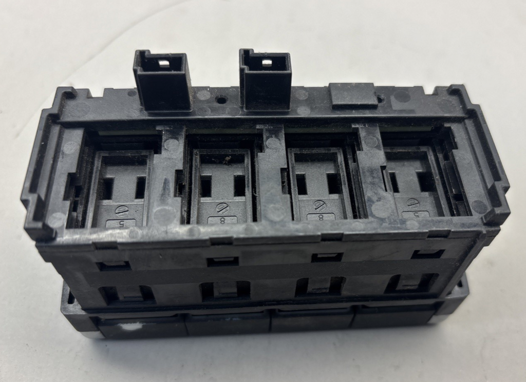 Freightliner Rocker Switch Panel  A06-90732-001