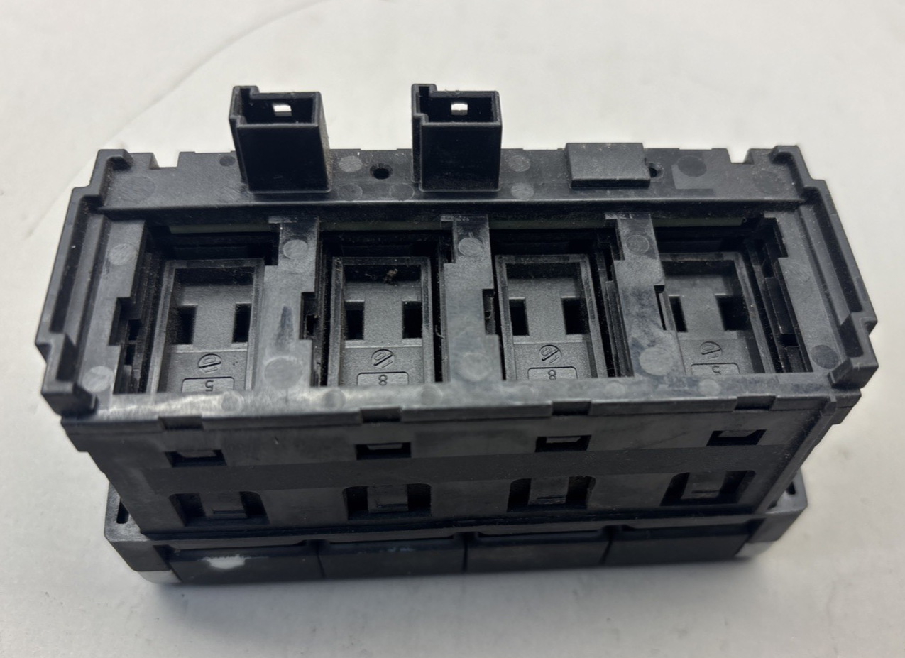 Freightliner Rocker Switch Panel  A06-90732-001