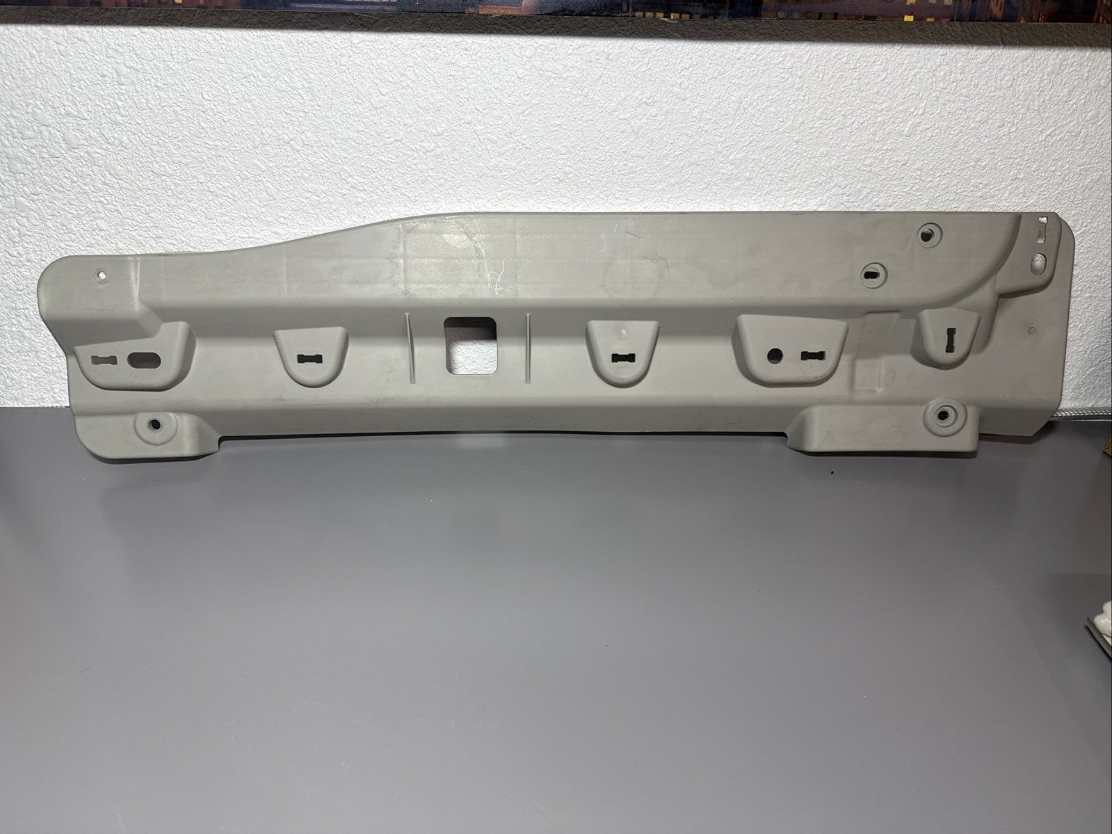 2018-2025 FREIGHTLINER CASCADIA RIGHT CAB ROOF DOME LIGHT BRACKET 22-74219-003