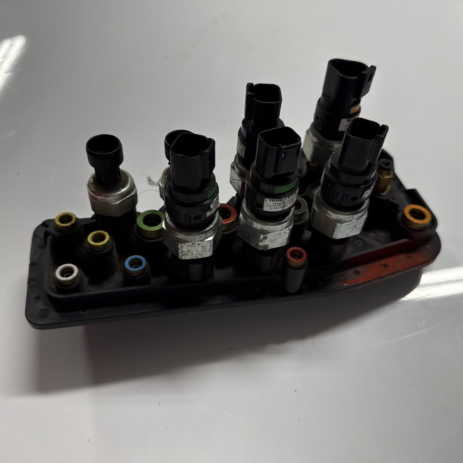 Freightliner Bulkhead Air Mainfold With Switches 12-26964-001 From 2018 Cascadia