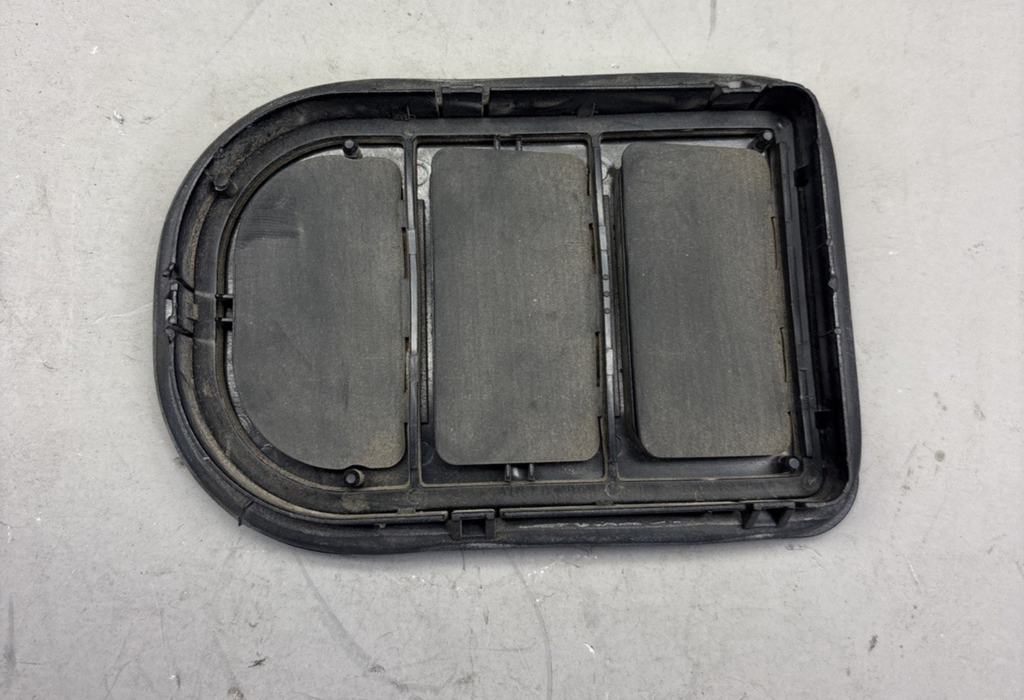 2018-2024 VOLVO VNL 760 FRONT LEFT SIDE AIR DEFLECTOR GRILLE 1096806 OEM