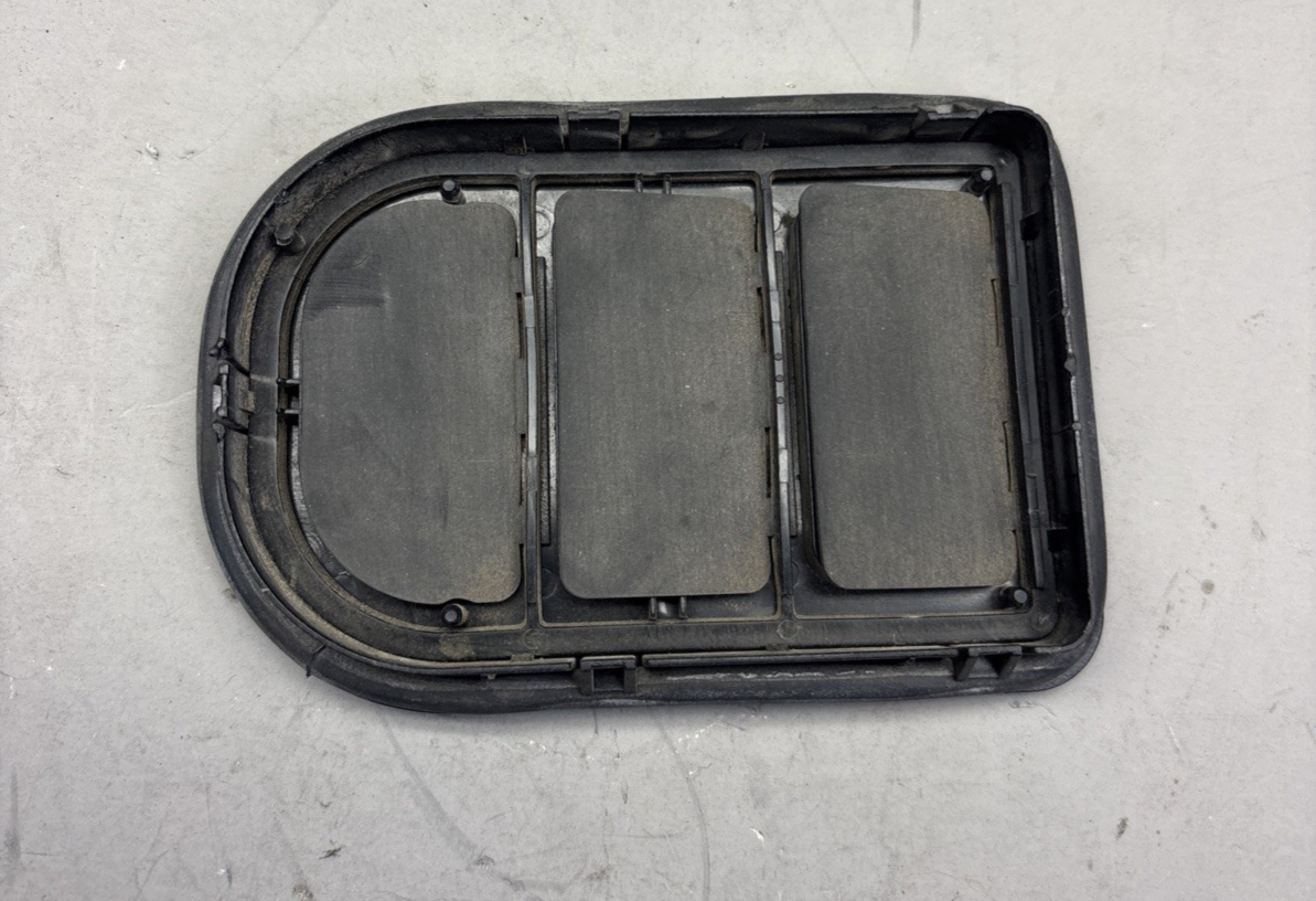 2018-2024 VOLVO VNL 760 FRONT LEFT SIDE AIR DEFLECTOR GRILLE 1096806 OEM
