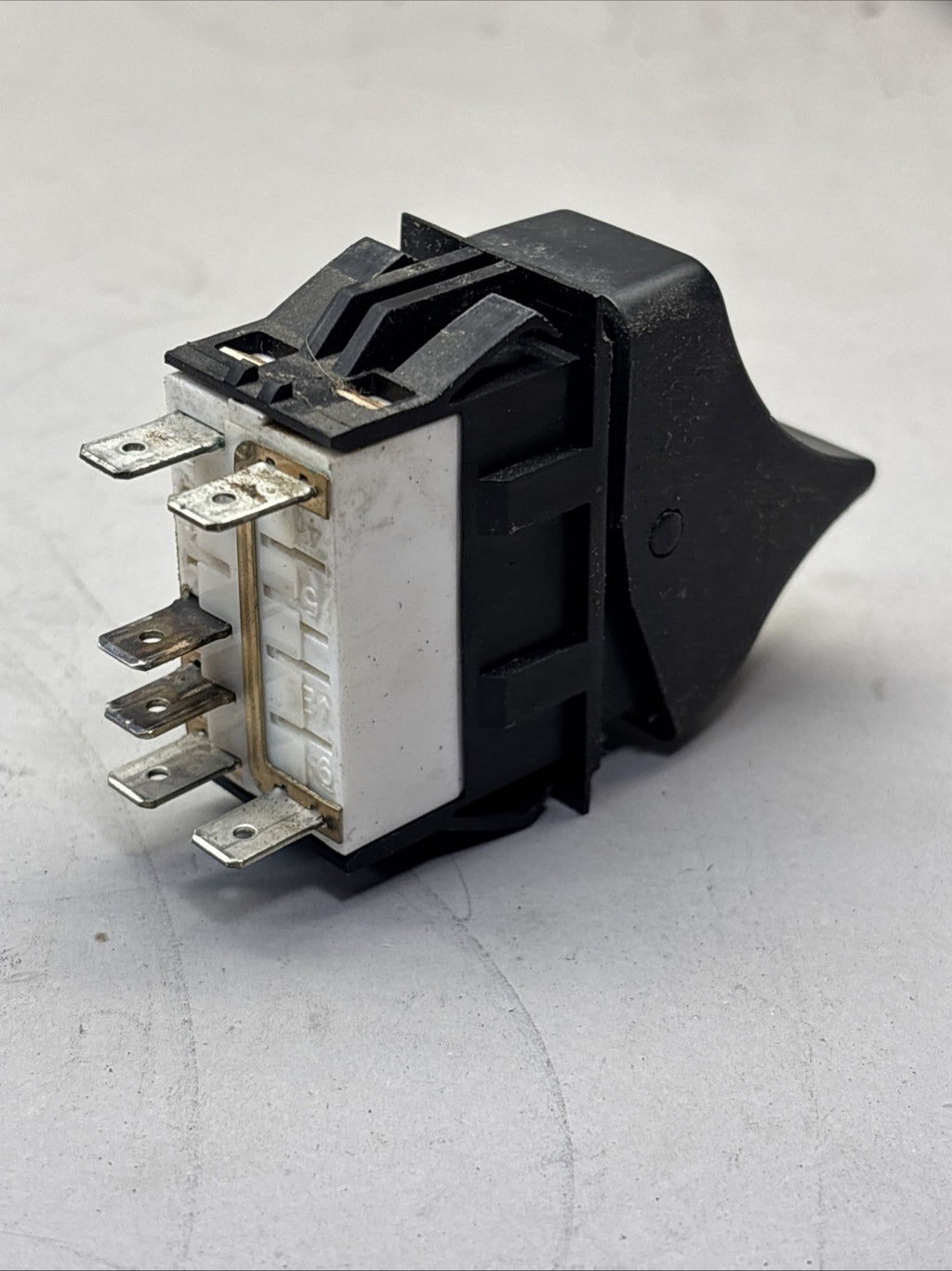P-27-1173-021 2018 KENWORTH ELECTRONIC PART SPARE