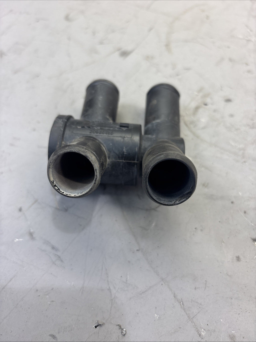 OEM VOLVO VNL HEATER HOSE VALVE  P/N: 20989415