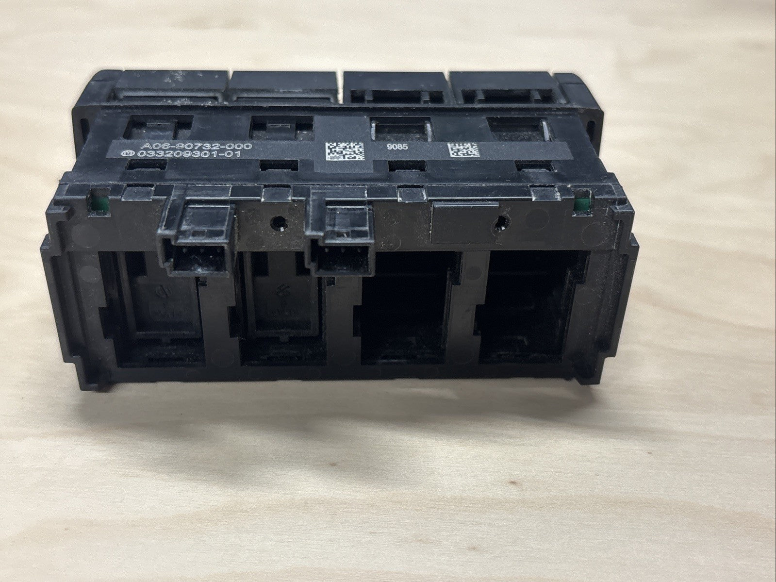 Freightliner Bunk Rocker Switch Panel A06-90732-000