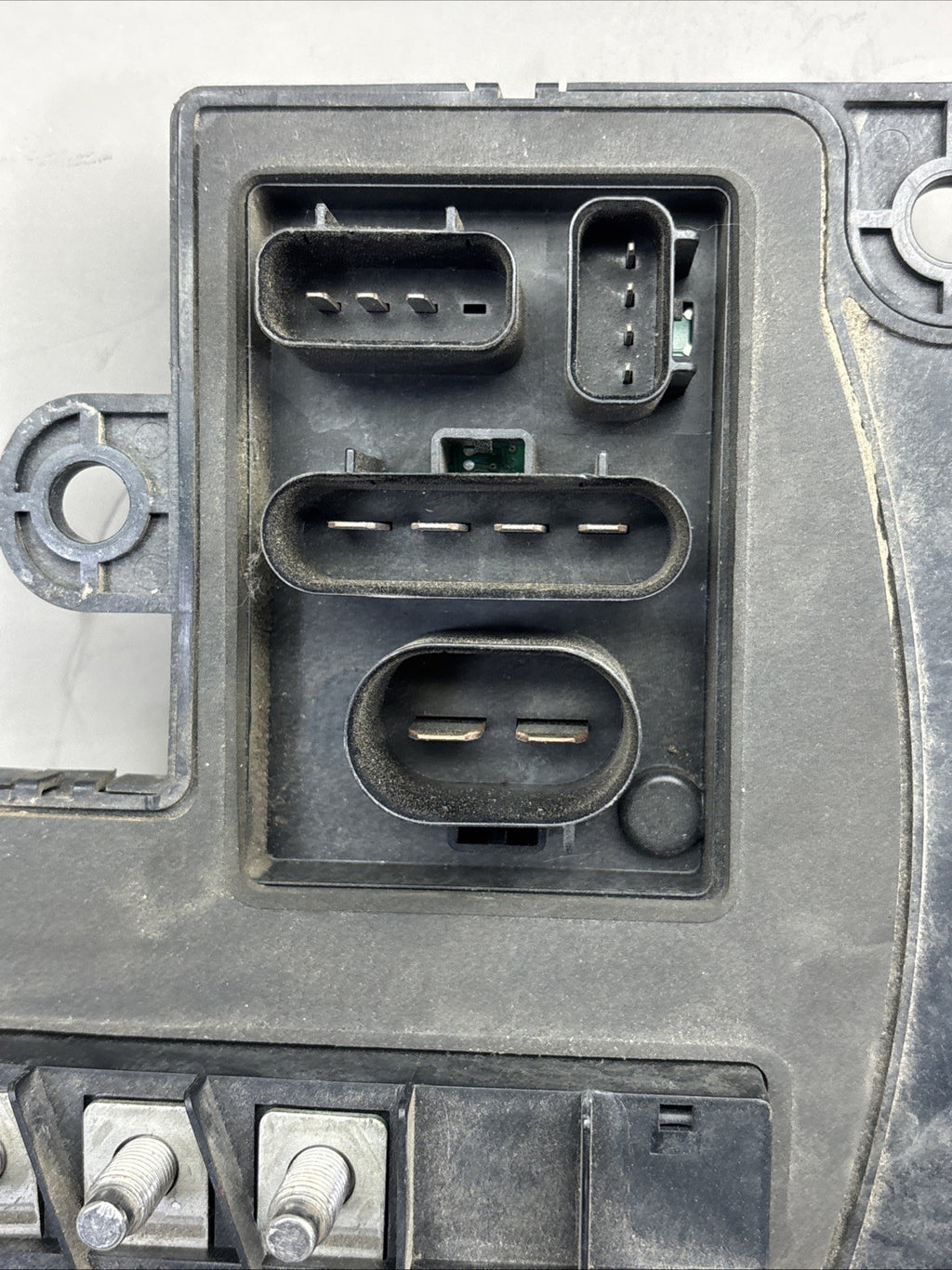 A66-01830-000 FREIGHTLINER CASCADIA 126 FUSE BOX