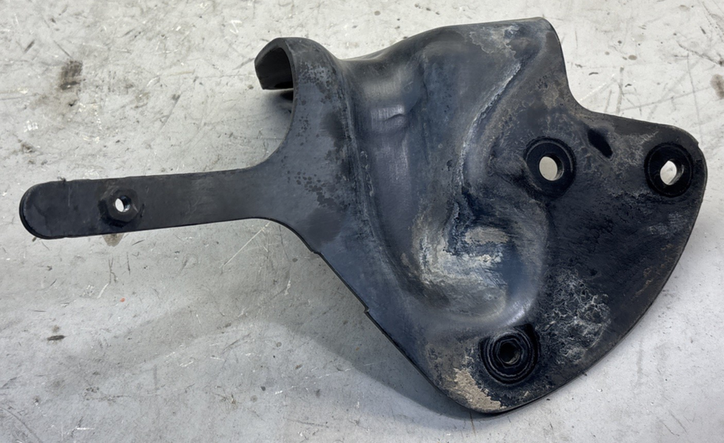 KENWORTH L11-6232 BRACKET-LATCH AERO
