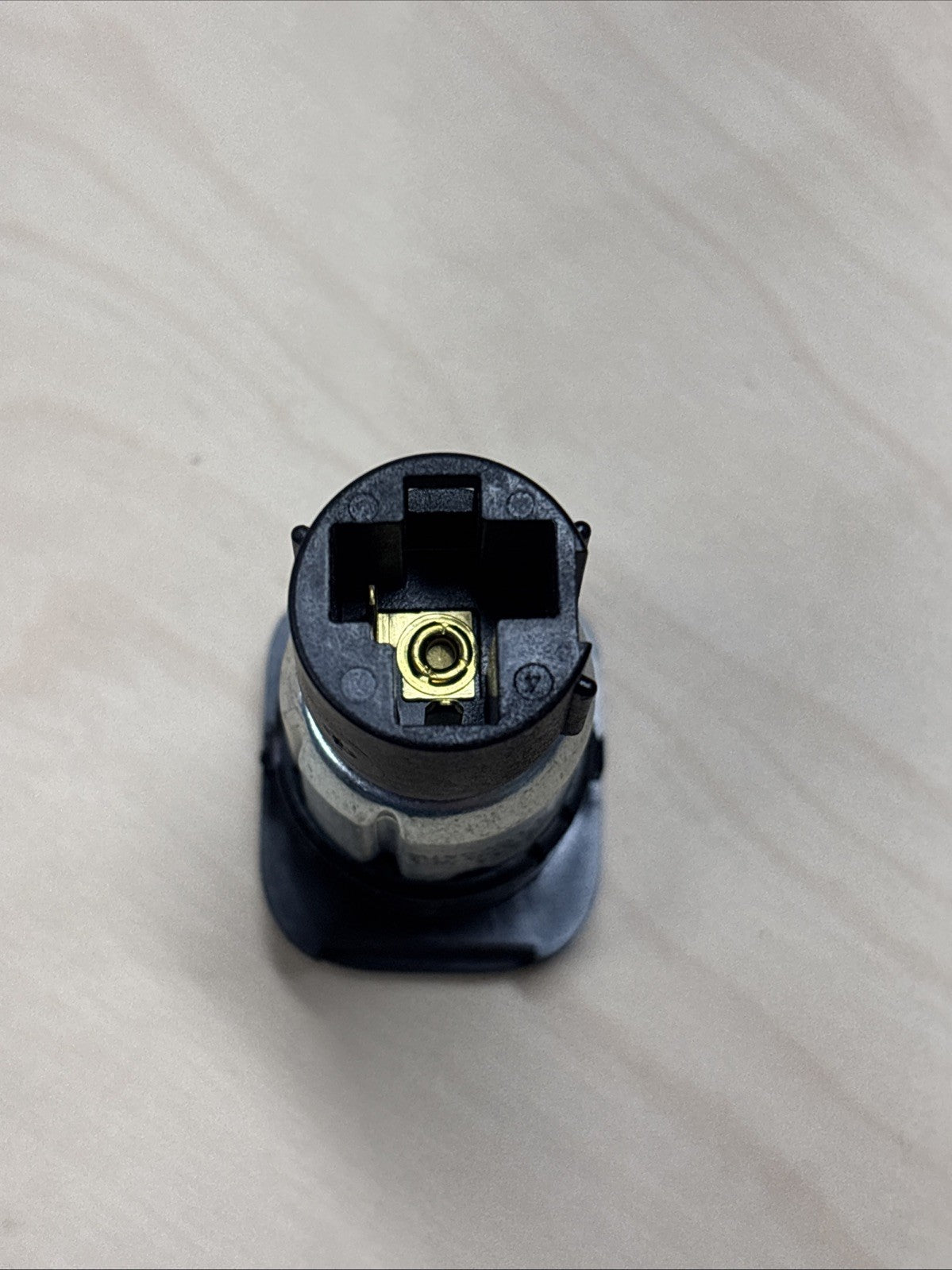 9343-AA POWER OUTLET PLUG/SOCKET 12V120W T15K047AC