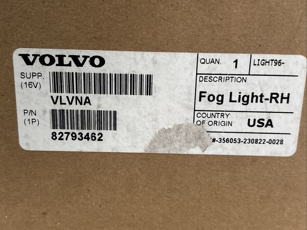 82793462 GENUINE VOLVO OEM RH FOG LIGHT - MADE IN USA