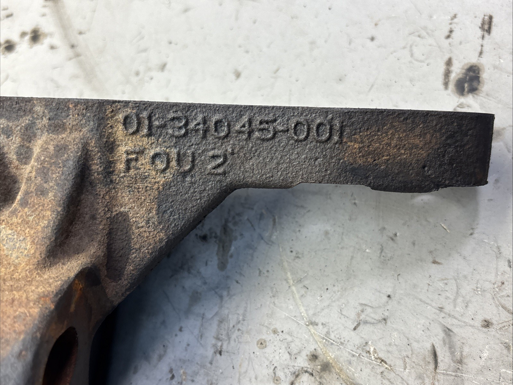 Freightliner Cascadia Detroit Diesel DD15 Engine Mount 01-34045-001  / 000 OEM