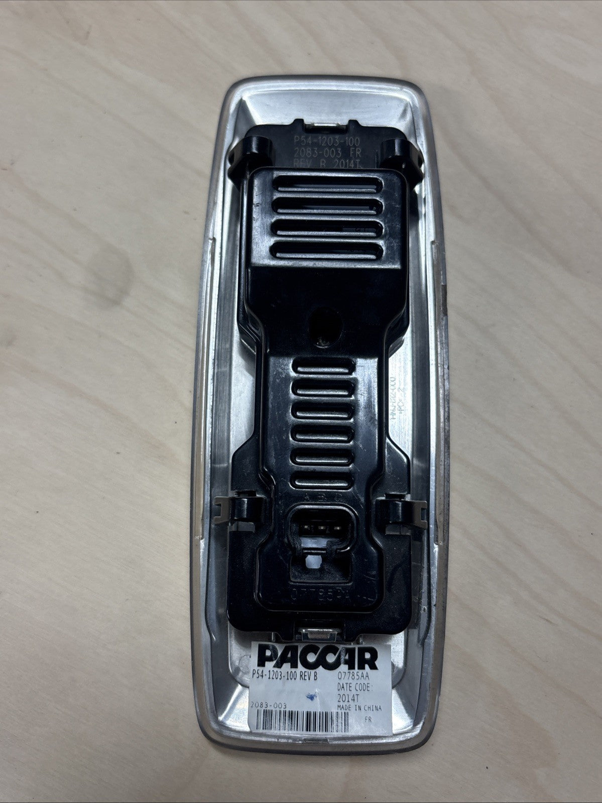 Kenworth T680/Paccar P54-1203-100 Overdoor Cab Light