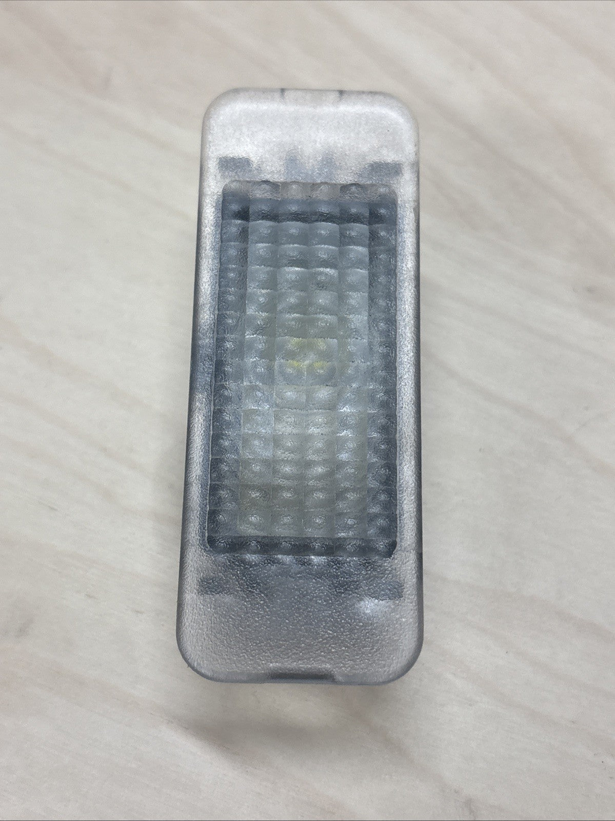 2018-2024 VOLVO VNL 760 FRONT LEFT / RIGHT DOOR INTERIOR COURTESY LAMP LIGHT OEM