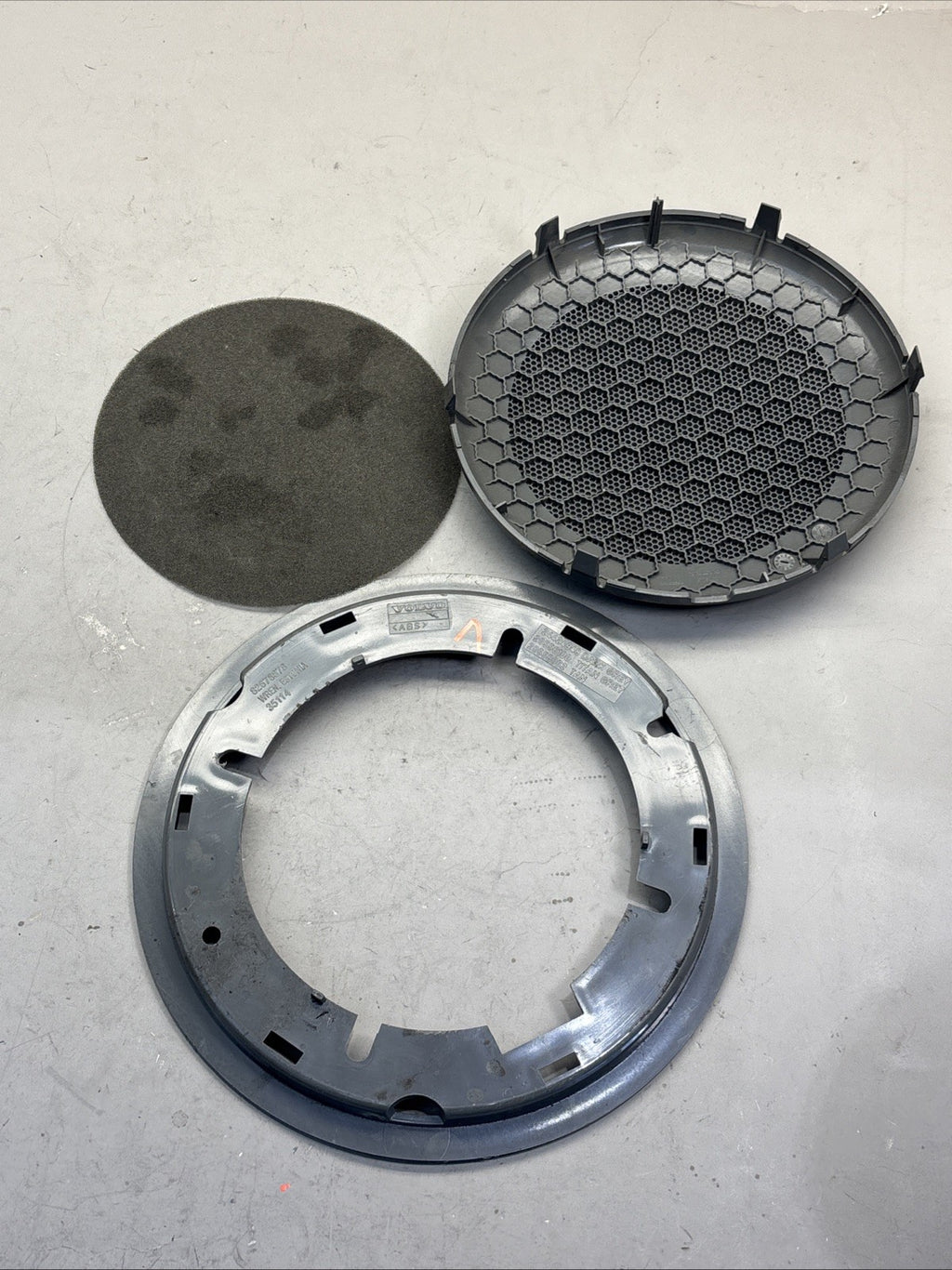 2019-2023 VOLVO VNL 760 860 REAR SPEAKER AUDIO SOUND W/ GRILLE 21268338 OEM