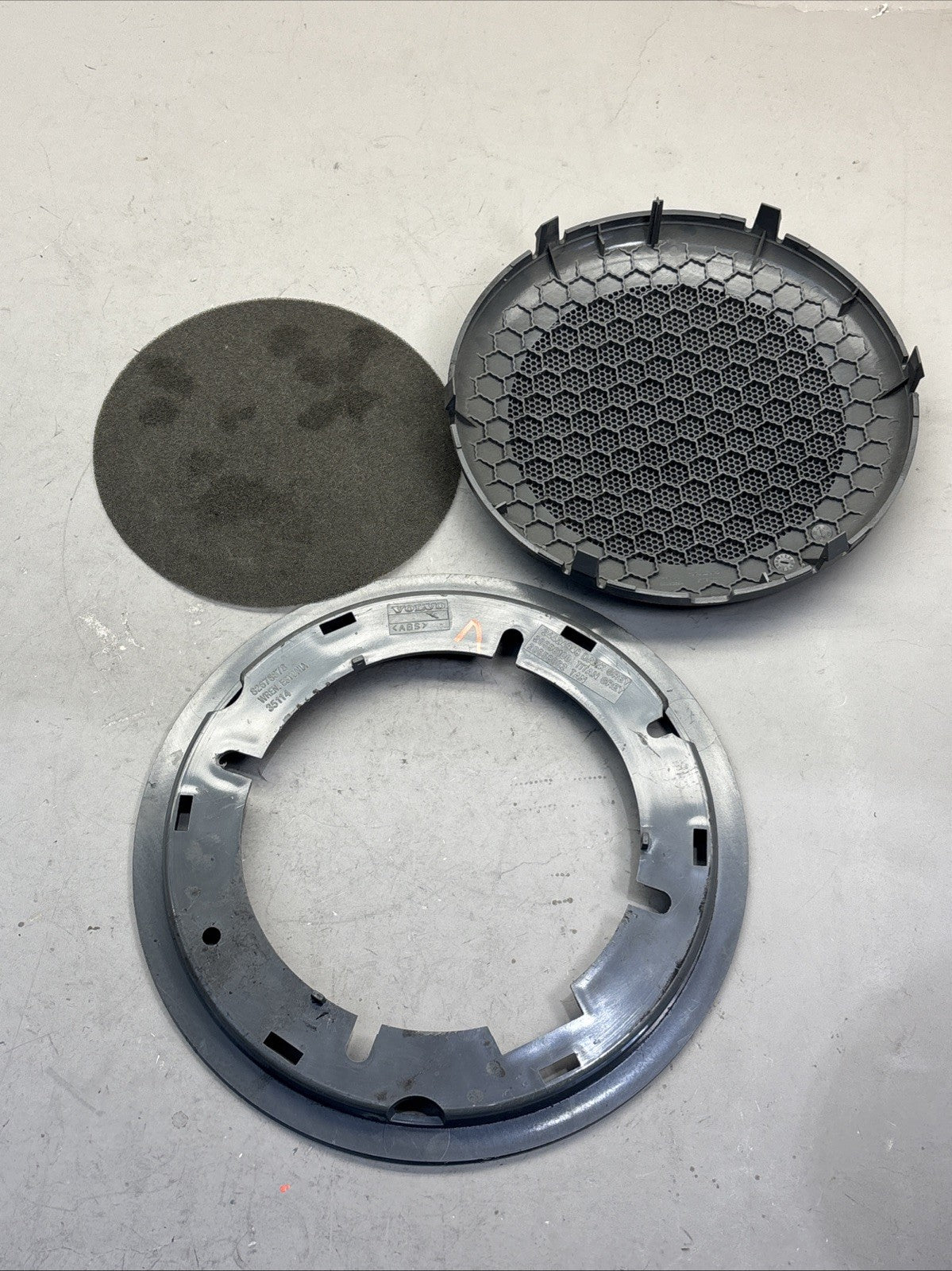 2019-2023 VOLVO VNL 760 860 REAR SPEAKER AUDIO SOUND W/ GRILLE 21268338 OEM