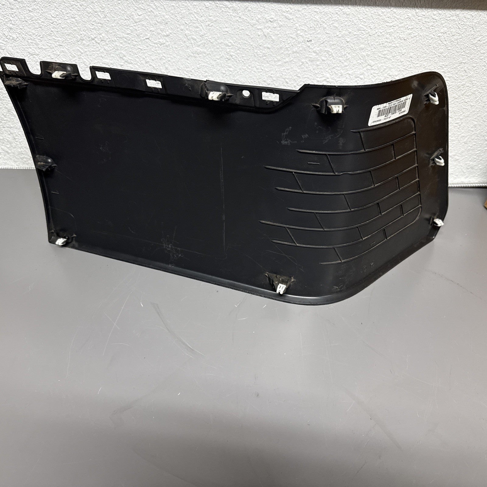 18-2024 FREIGHTLINER CASCADIA FRONT RIGHT ELECTRICAL BAY COVER 22-73799-000 OEM