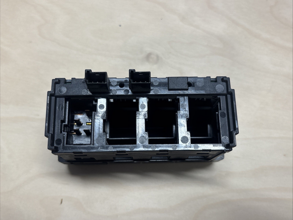 Freightliner Rocker Switch Panel  A06-90732-001