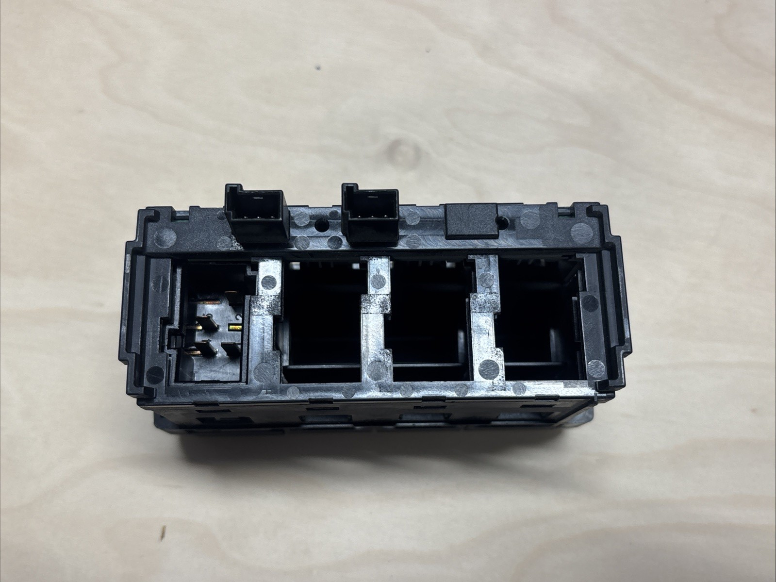 Freightliner Rocker Switch Panel  A06-90732-001