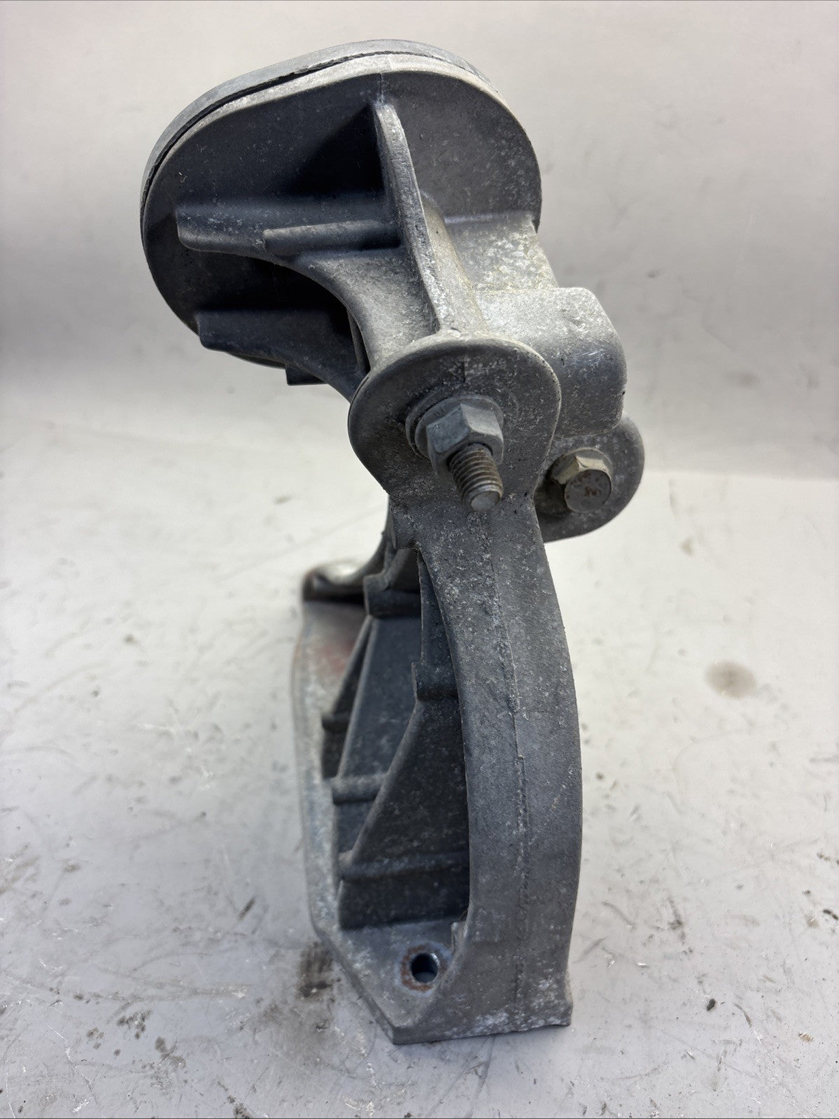 FREIGHTLINER LEFT SIDE HOOD SUPPORT 17-21082-004 A17-21589-000