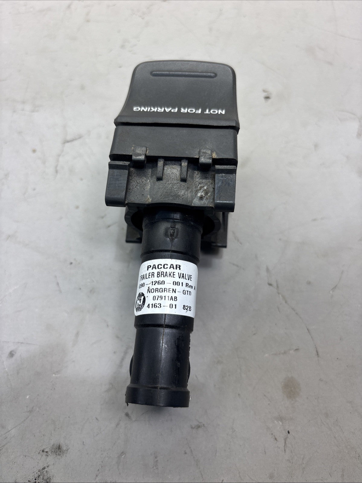 KENWORTH T680 DASH TRAILER BRAKE VALVE G90-1260-001