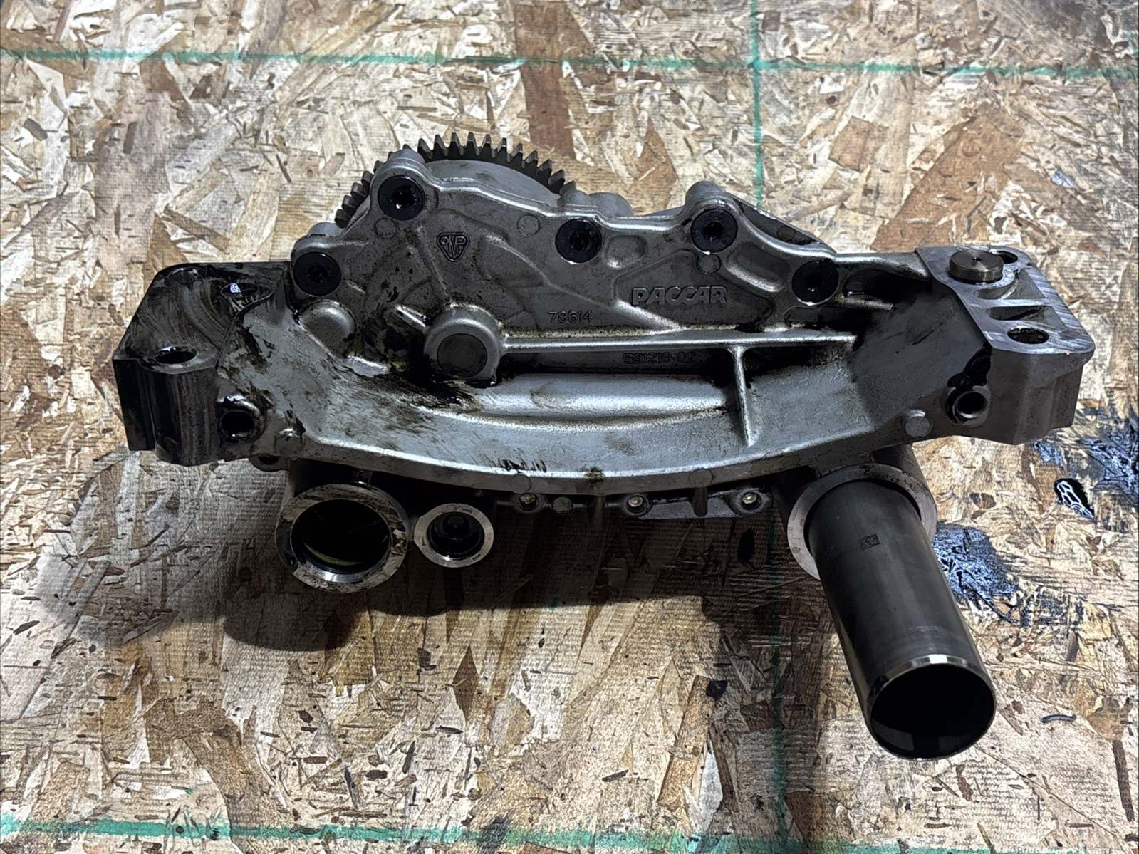 PACCAR - MX13 ENGINE OIL PUMP - USED PN 591216-02