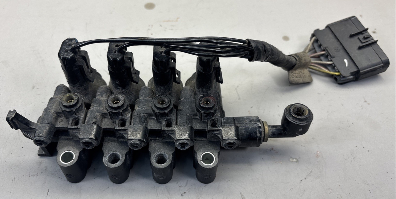 BENDIX AIR MANIFOLD SOLENOID  K052287 OEM-K137099.