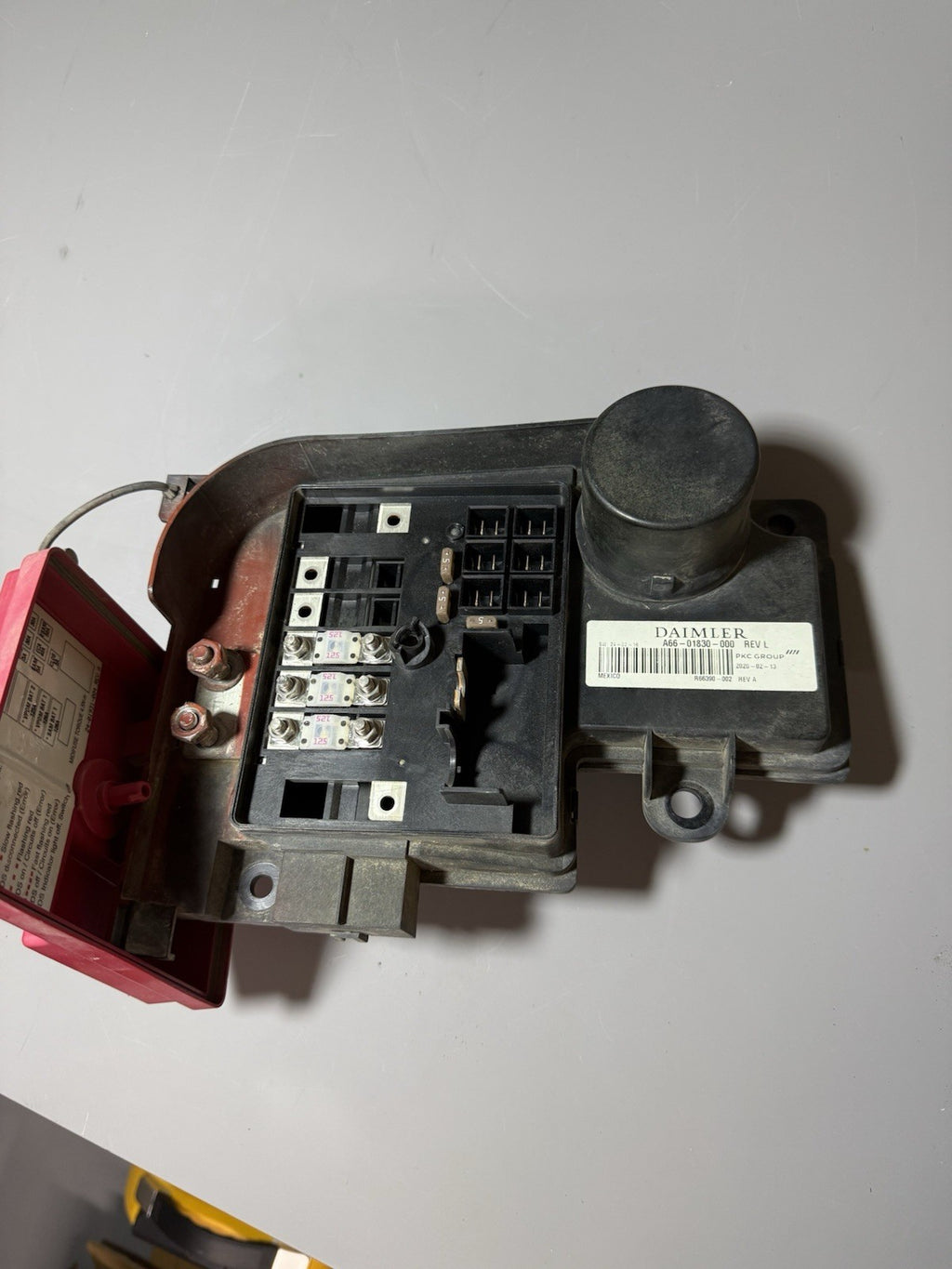 A66-01830-000 2021 FREIGHTLINER CASCADIA 126 FUSE BOX 3795966
