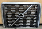 2019 VOLVO VNL FRONT MAIN GRILL  82745720 / 84724157 / 84724159 OEM DAMAGED