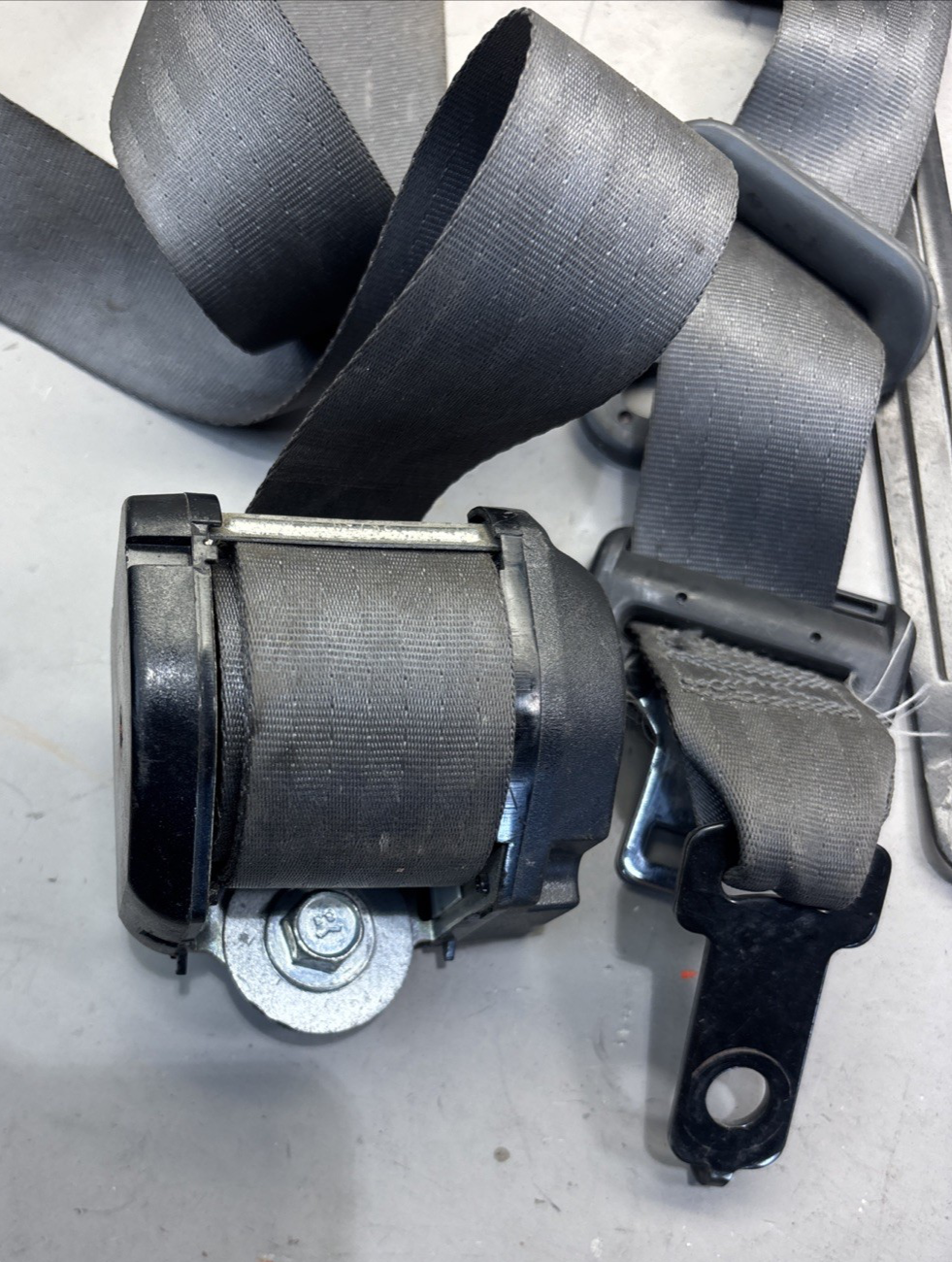 Kenworth T680 FRONT RIGHT PASSENGER SIDE SEAT BELT  S84108700671