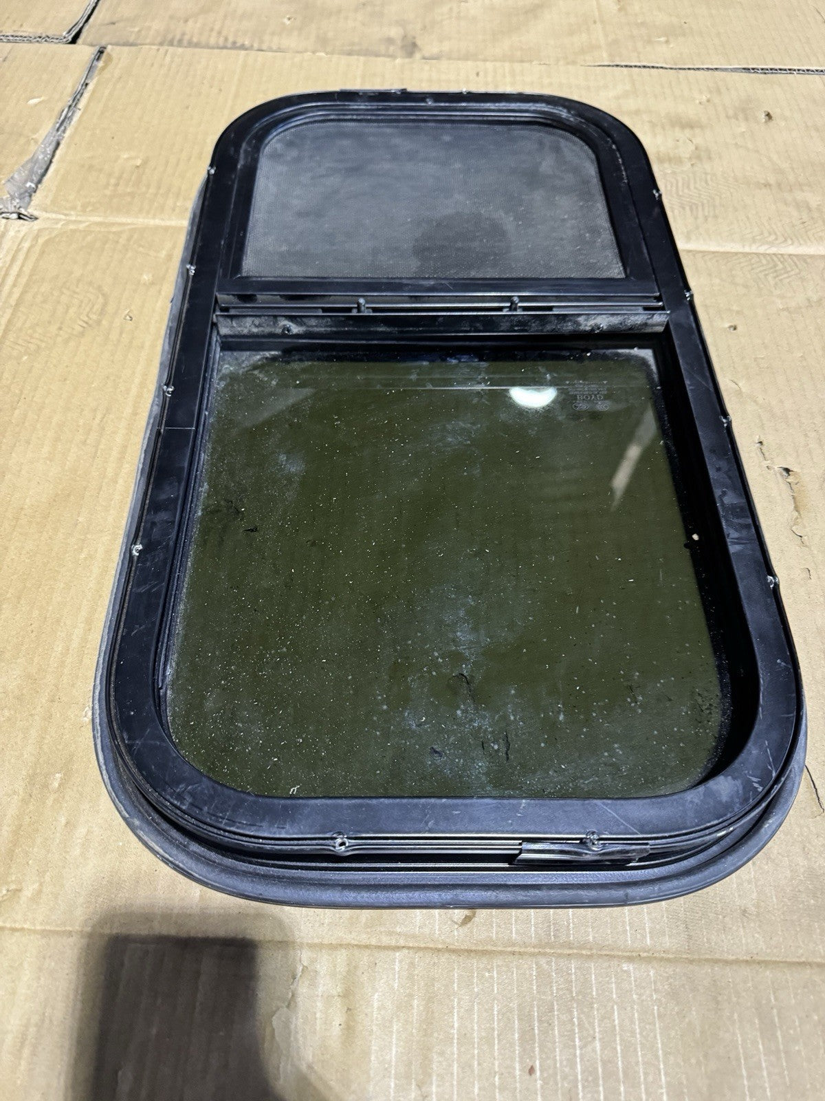 2018-2024 FREIGHTLINER CASCADIA REAR LEFT SIDE LOWER SLEEPER QUARTER GLASS OEM
